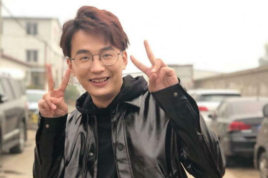 KPL明星选手一日店长活动引发大学路粉丝热潮