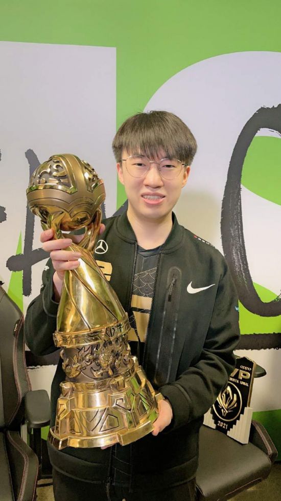 AOC与京东方联合推出超高刷新率电竞显示器